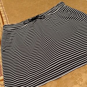 Chico’s Classic Black and White Striped Women’s Skort, 1 (S to M)